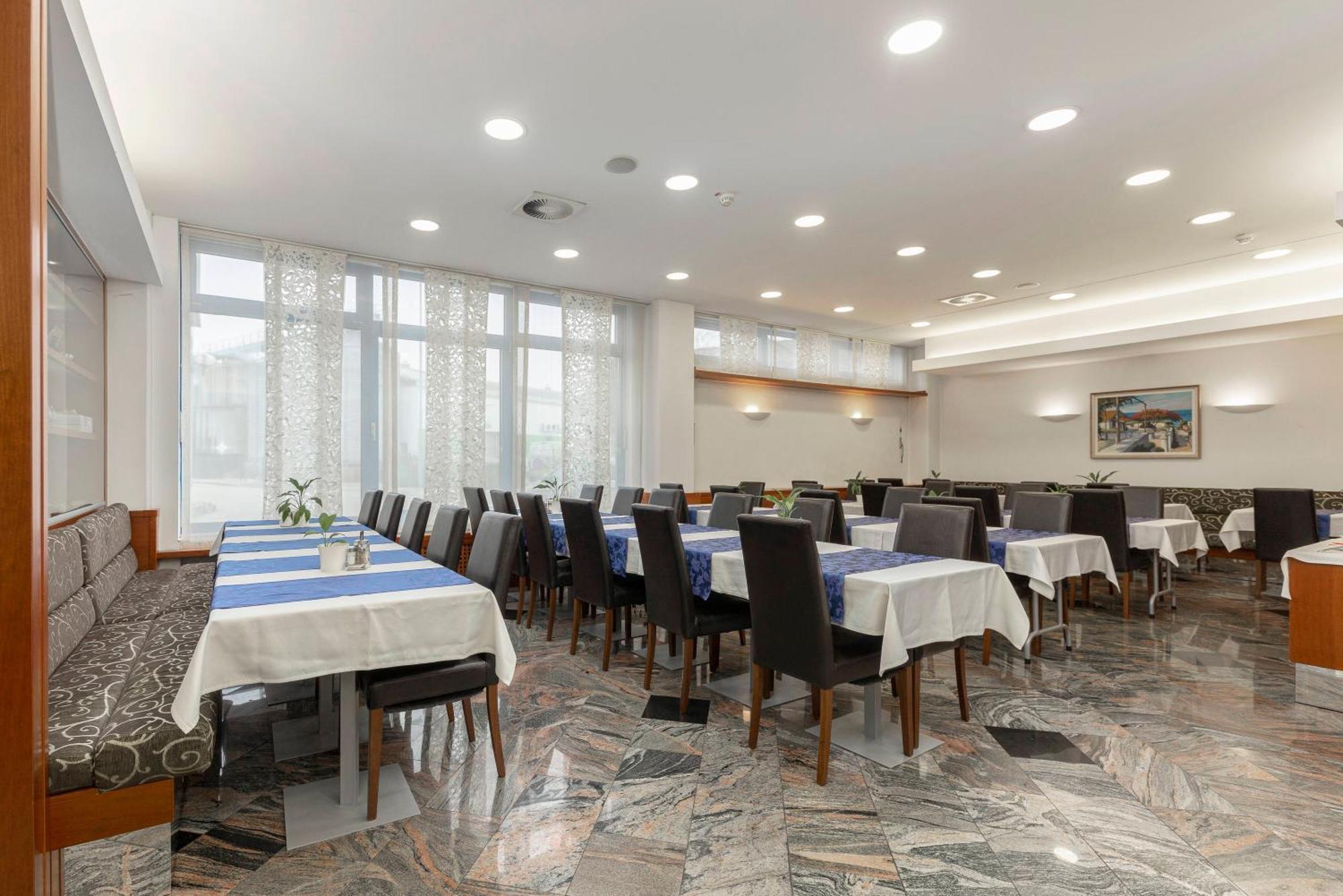 Garni Hotel Azul Kranj Exterior foto